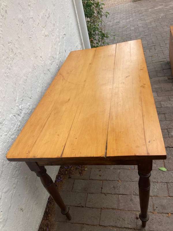 Cape Yellowood And Stinkwood Table ( 127 x 64 x 74 cm )