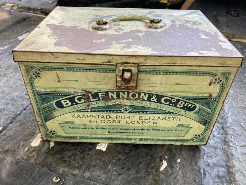 Lennon Medicine Tin with Bottles