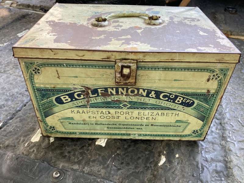 Lennon Medicine Tin with Bottles