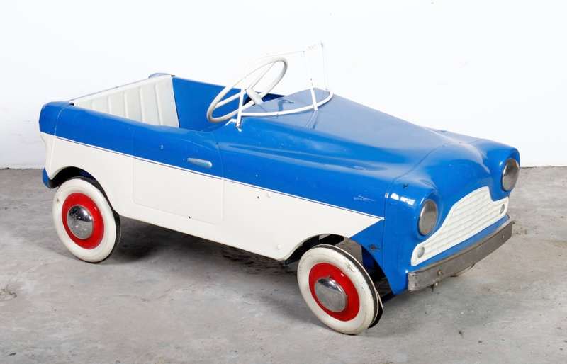 Beautiful Pedal Car ( Used in Sanlam ad, 100 x 40 x 52 cm )