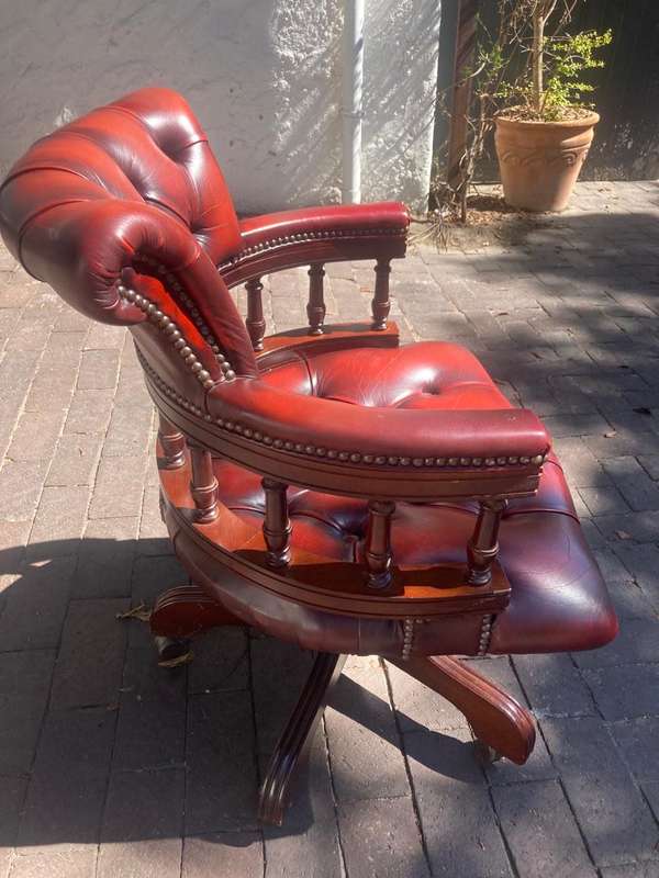 Beautiful chesterfield genuine leather swivel office chair