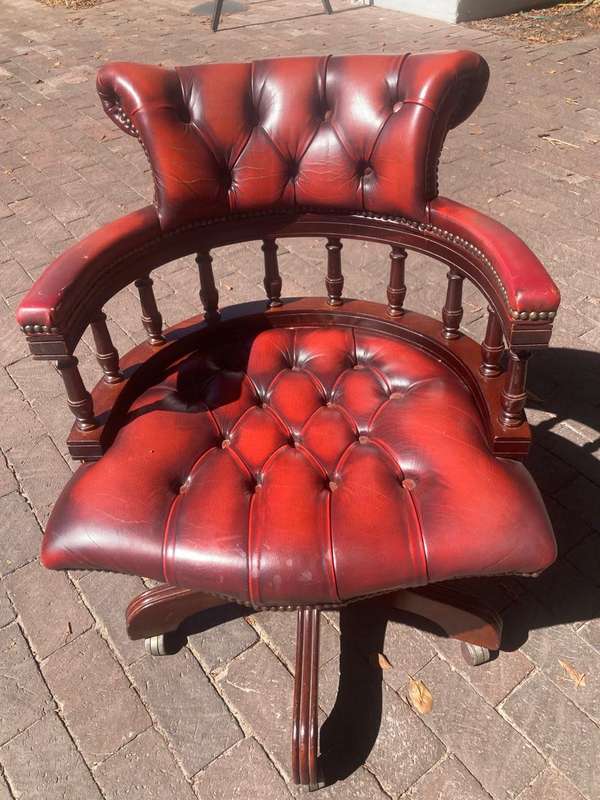 Beautiful chesterfield genuine leather swivel office chair