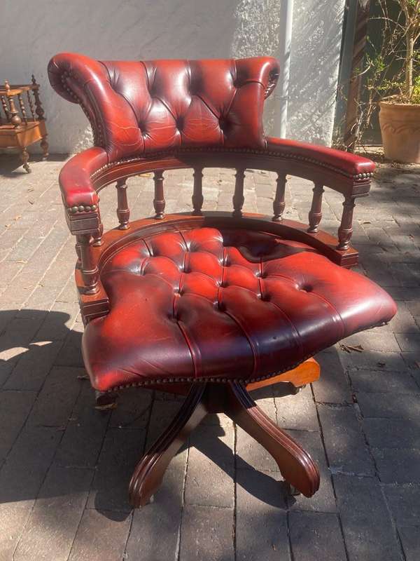 Beautiful chesterfield genuine leather swivel office chair