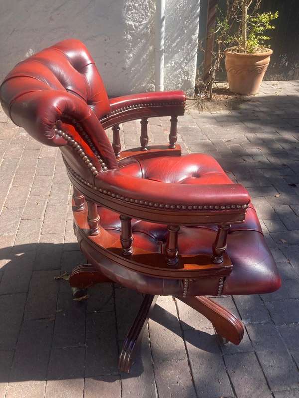 Beautiful chesterfield genuine leather swivel office chair