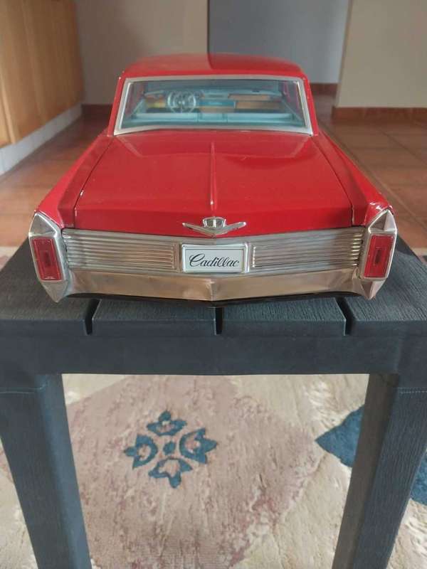 Huge Japanese Nomura 1965 Tinplate Cadillac in good condition ( 64 cm )
