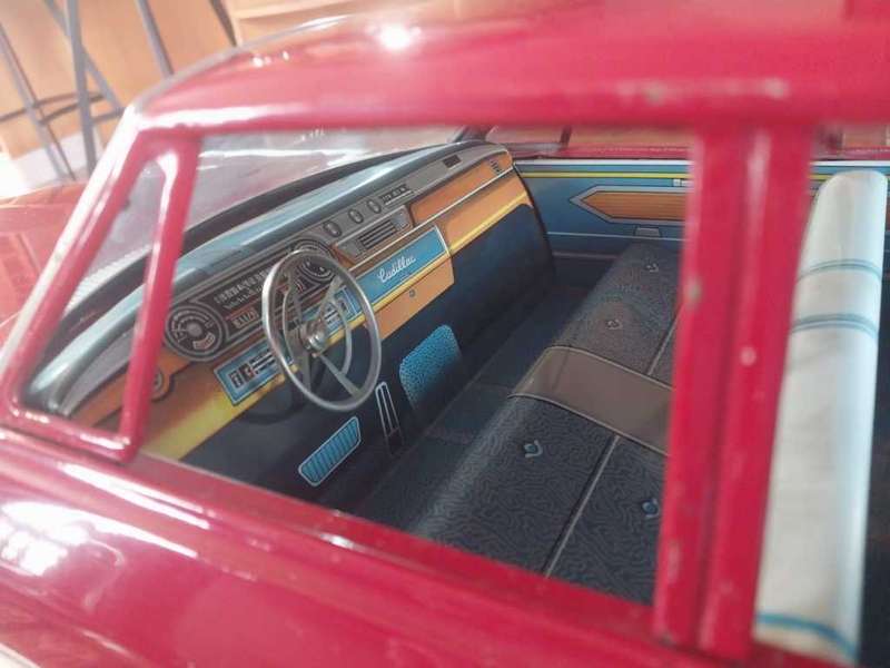 Huge Japanese Nomura 1965 Tinplate Cadillac in good condition ( 64 cm )