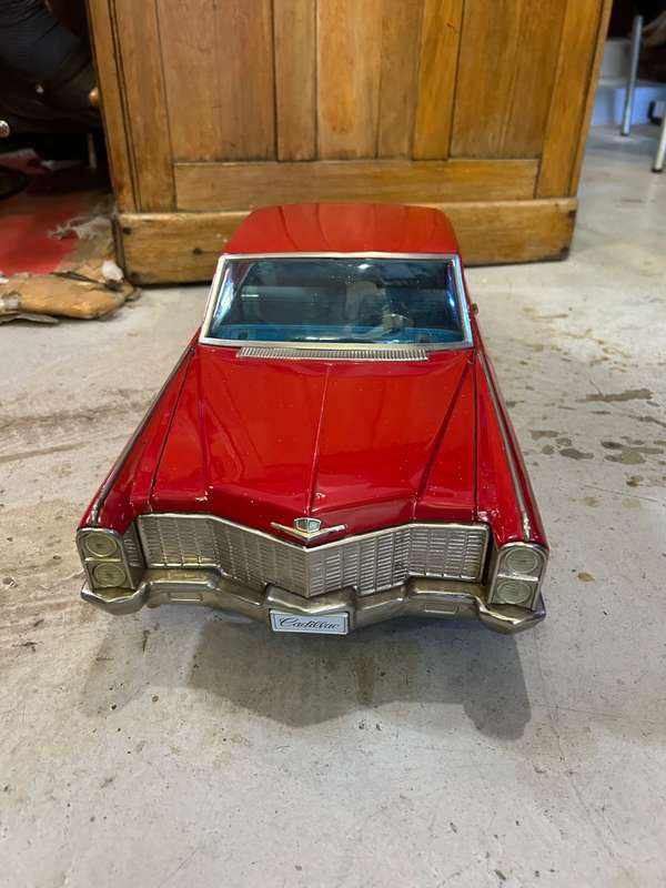 Huge Japanese Nomura 1965 Tinplate Cadillac in good condition ( 64 cm )