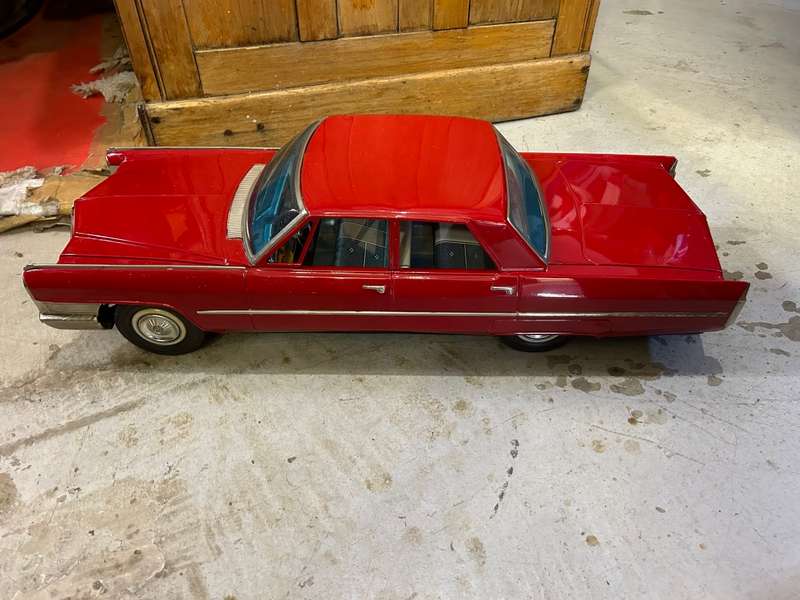 Huge Japanese Nomura 1965 Tinplate Cadillac in good condition ( 64 cm )