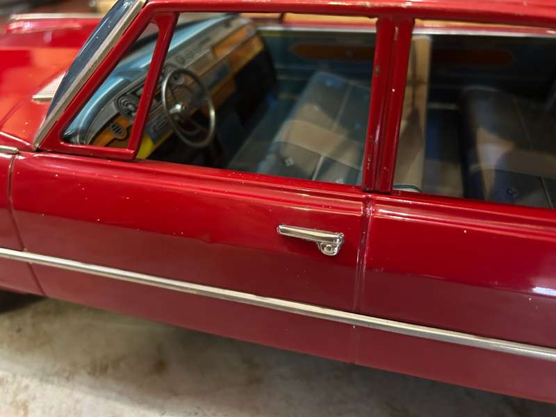 Huge Japanese Nomura 1965 Tinplate Cadillac in good condition ( 64 cm )