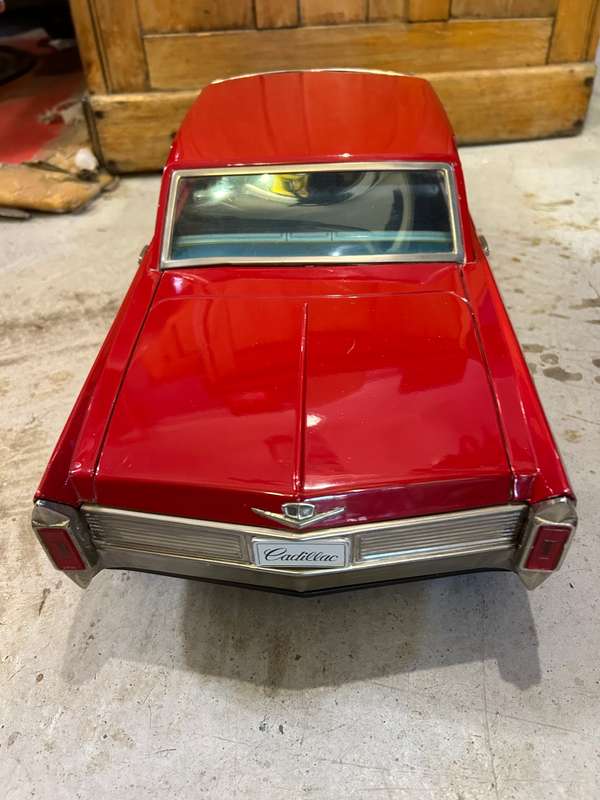 Huge Japanese Tinplate Cadillac in good condition ( 64 cm )