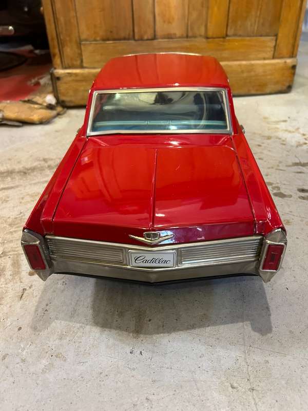 Huge Japanese Nomura 1965 Tinplate Cadillac in good condition ( 64 cm )