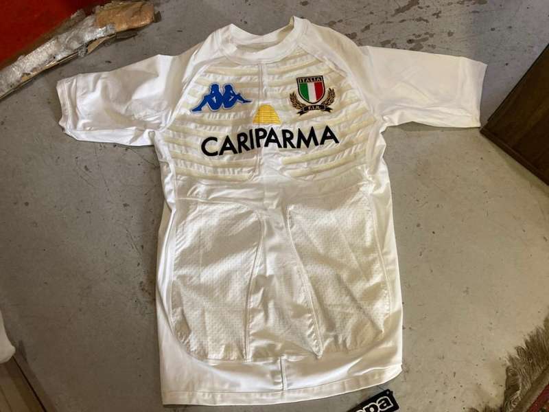 Rugby : Italy Players Issue White Jersey