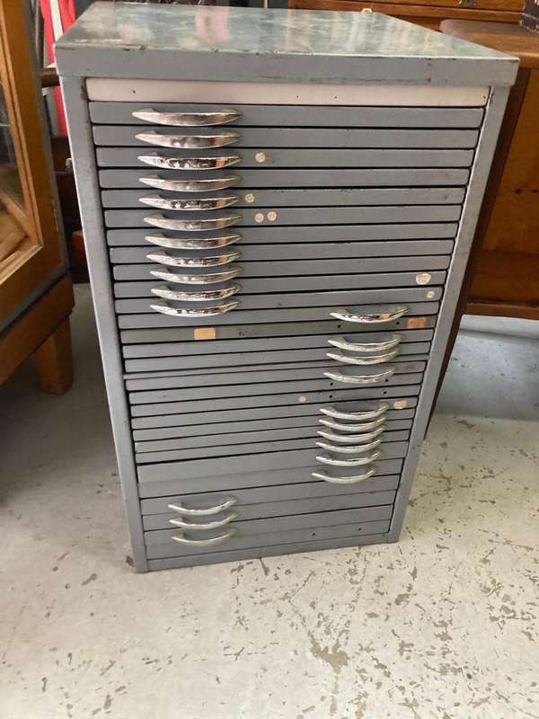 Vintage Steel Speciman Cabinet ( 75 x 45 x 45 cm )