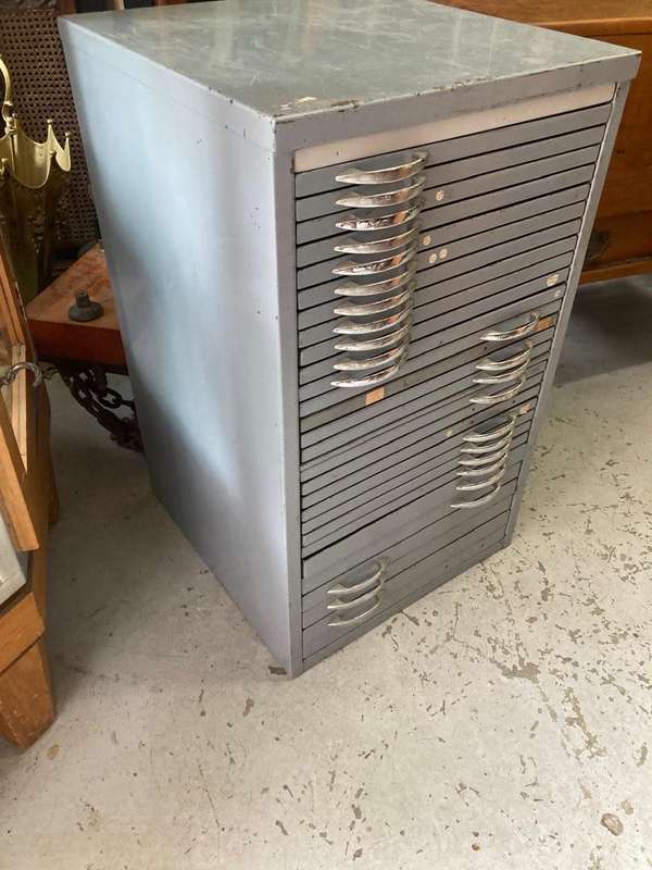Vintage Steel Speciman Cabinet ( 75 x 45 x 45 cm )