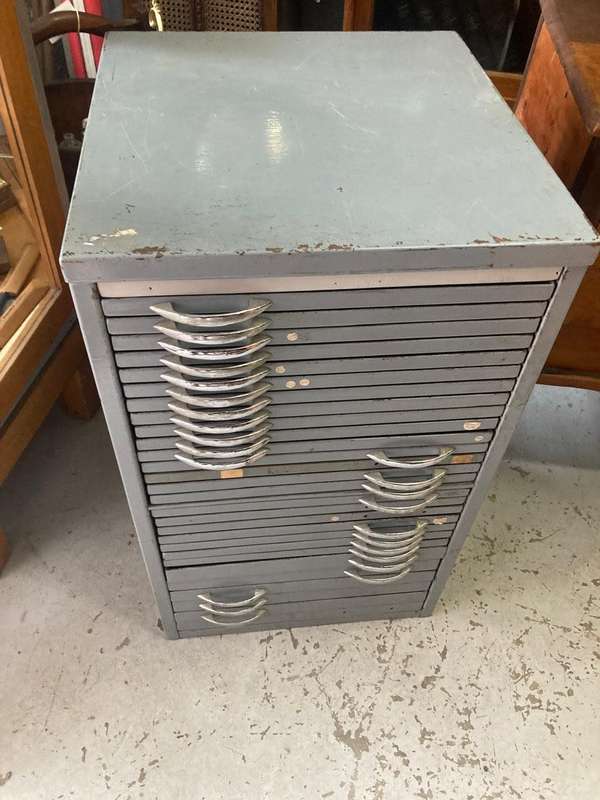 Vintage Steel Speciman Cabinet ( 75 x 45 x 45 cm )