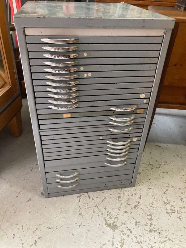 Vintage Steel Speciman Cabinet ( 75 x 45 x 45 cm )