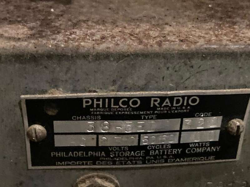 Vintage Philco Radio ( 53 x 43 x 30 cm )