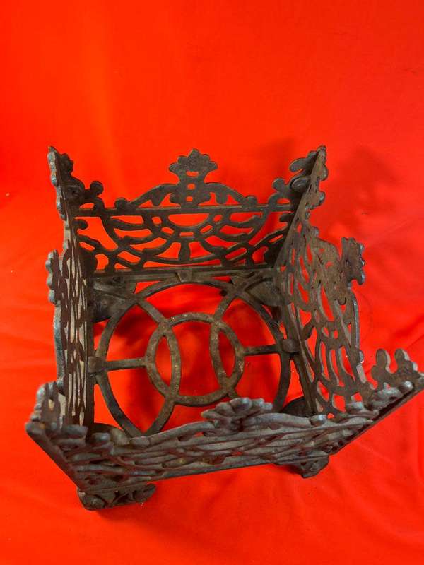 Vintage Cast Iron Planter ( 23 x 23 x 23 cm )