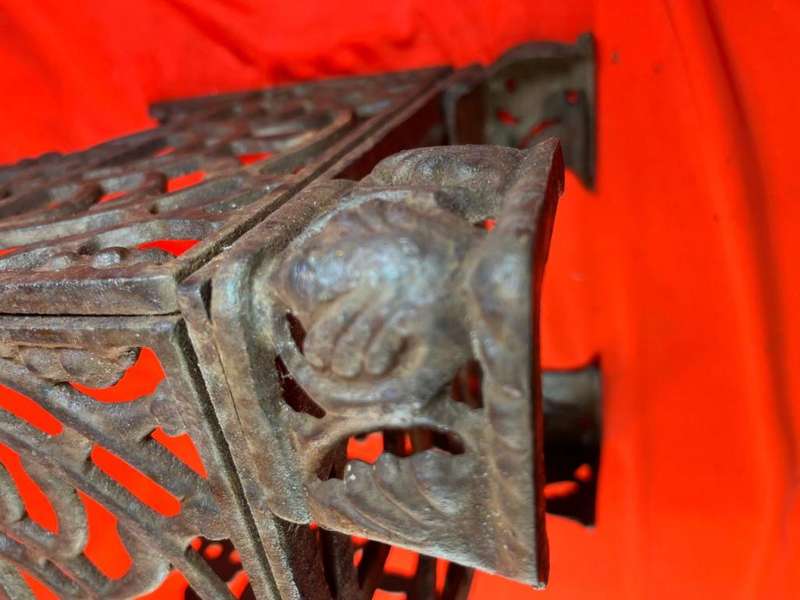 Vintage Cast Iron Planter ( 23 x 23 x 23 cm )