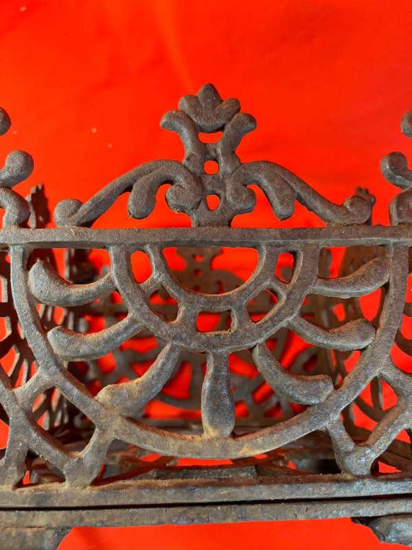 Vintage Cast Iron Planter ( 23 x 23 x 23 cm )