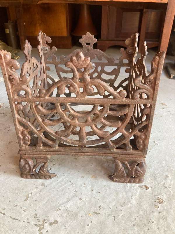 Vintage Cast Iron Planter ( 23 x 23 x 23 cm )