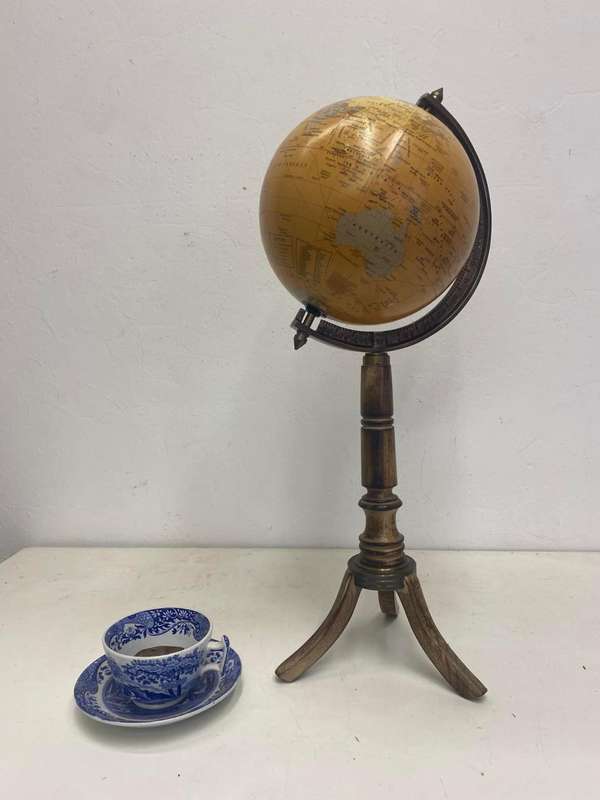 Beautiful Standing Globe ( 57 cm )