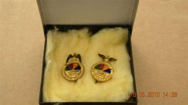 2 "Ossewa Brandwag Lapelwapens"
