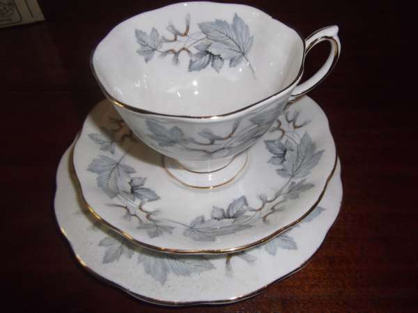 ROYAL ALBERT TRIOS  ( 5 TRIOS )