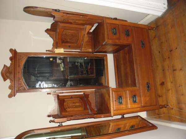 WALLNUTT BATWING DRESSING TABLE CIRCA 1910