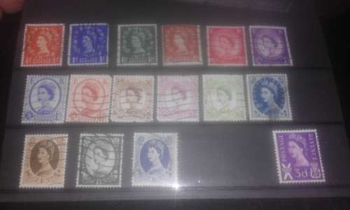 16 x stamps with the queens head on