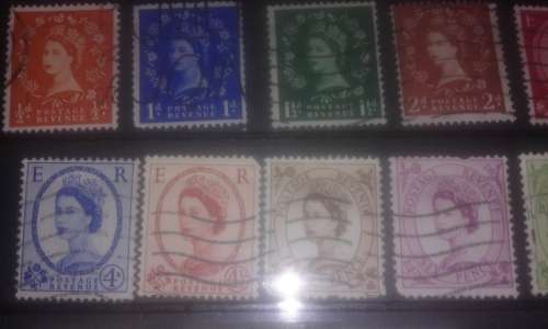 16 x stamps with the queens head on