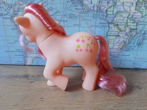 My Little Pony G1 - Cherries Jubille with original brush, ribbon and sticker