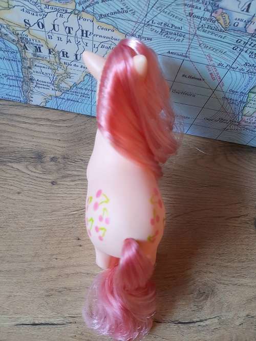 My Little Pony G1 - Cherries Jubille with original brush, ribbon and sticker
