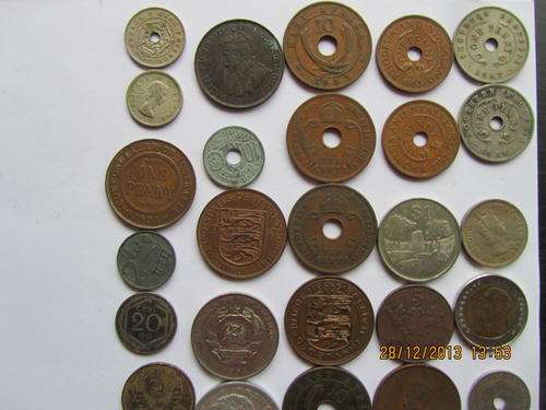 COLLECTION OF 65 UNSORTED INTERNATIONAL COINS ! UNKNOWN COINS.