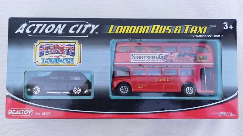 Transportation: Streets of London Taxi & Bus Die Cast set made by Realtoy