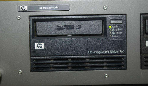 HP Storageworks LTO-3 Ultrium 960 SCSI 2 tape drive bay Rack Mount Chassis