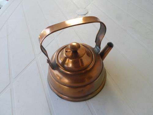 STUNNING SMALL LIGHT WEIGHT COPPER KETTLE - SEE PICS!!!