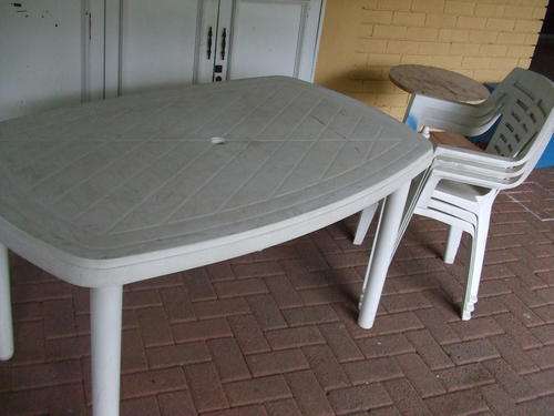 Table and chairs (No Delivery)