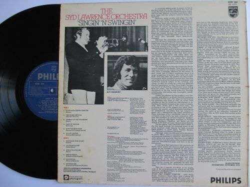 THE SYD LAWRENCE ORCHESTRA - SINGIN' 'N SWINGIN'  - UK / VG+ / EX
