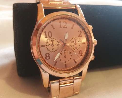 **New* Stunning Ladies Rose Gold Watch - CraZe R1 start !
