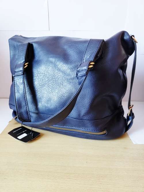 **CraZe Auction**4 Compartment | Quality Durable Faux Leather Bag ~ Various Colours