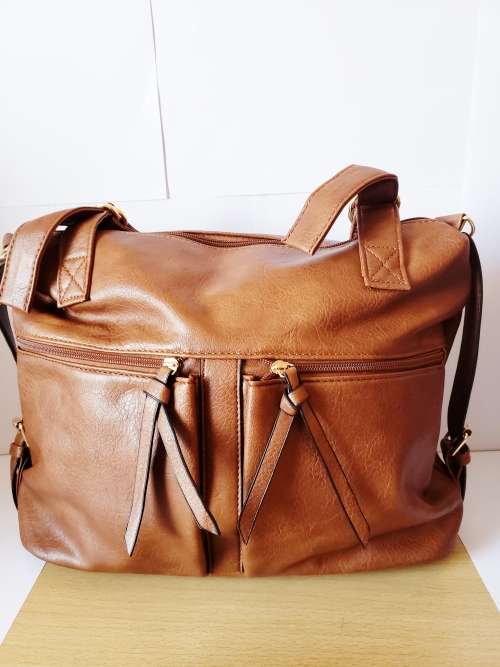 **CraZe Auction**6 Compartment | Quality Durable Faux Leather Bag ~ Various Colours