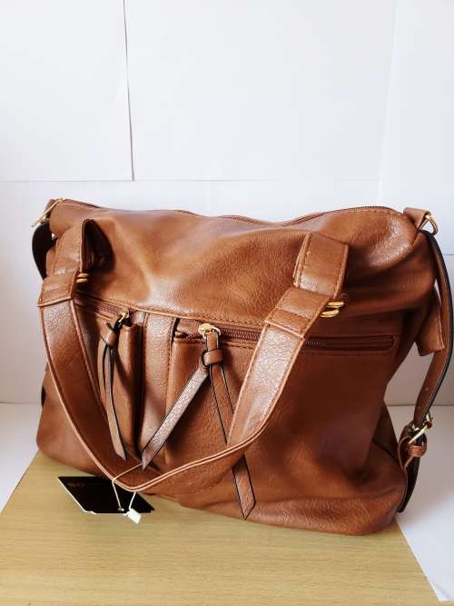 **CraZe Auction**6 Compartment | Quality Durable Faux Leather Bag ~ Various Colours