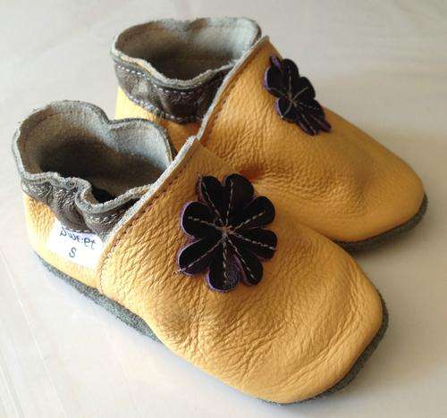 Leather baby shoes