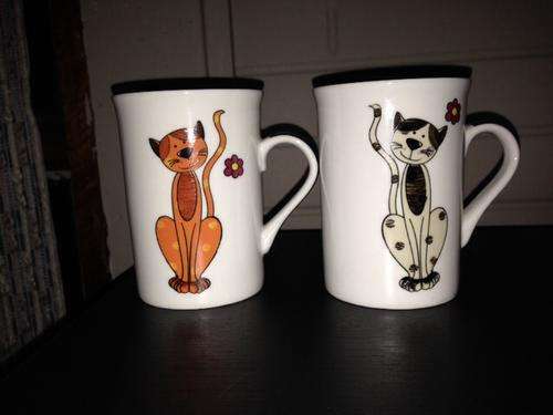 2 cute cat cups