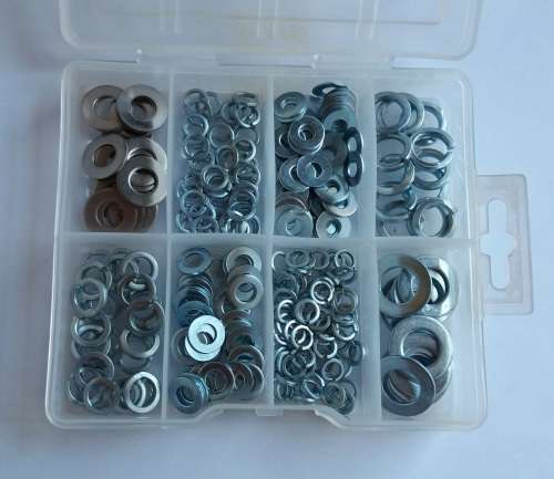 300 Pieces flat washer and lock washer set.
