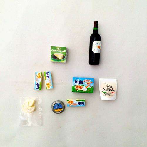 Rement Playscale Miniatures - Cheese and Wine Set