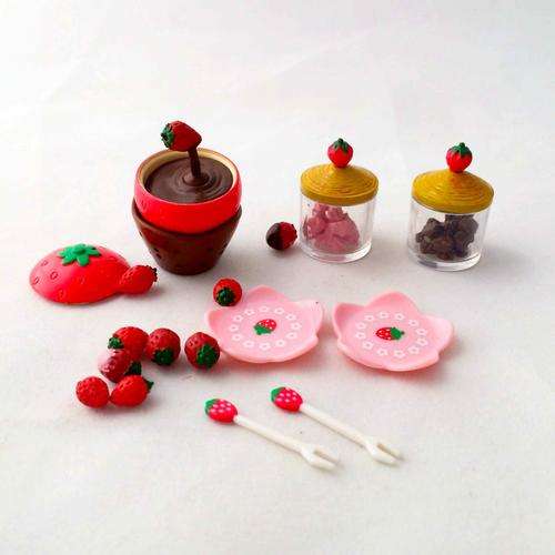 Rement Playscale Miniatures - Strawberry Chocolate Fondue Set
