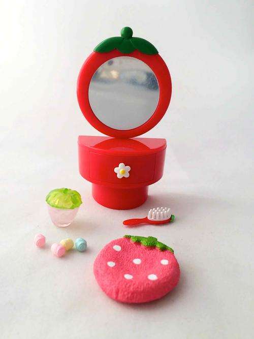 Rement Playscale Miniatures - Strawberry Dresser Set