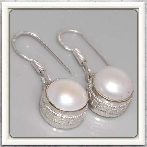 ***BEAUTIFUL PETITE SETTING*** NATURAL RIVER PEARL .925  SILVER EARRINGS